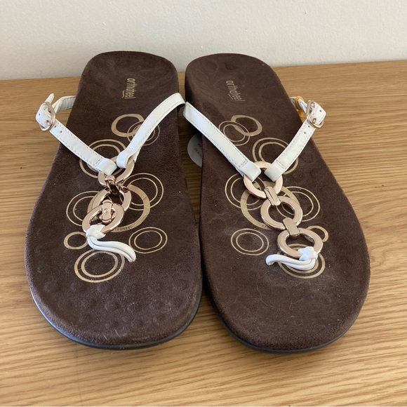 Orthaheel Size 11 Brown, Gold & White Thong Sandals - NWOT - Picture 2 of 9